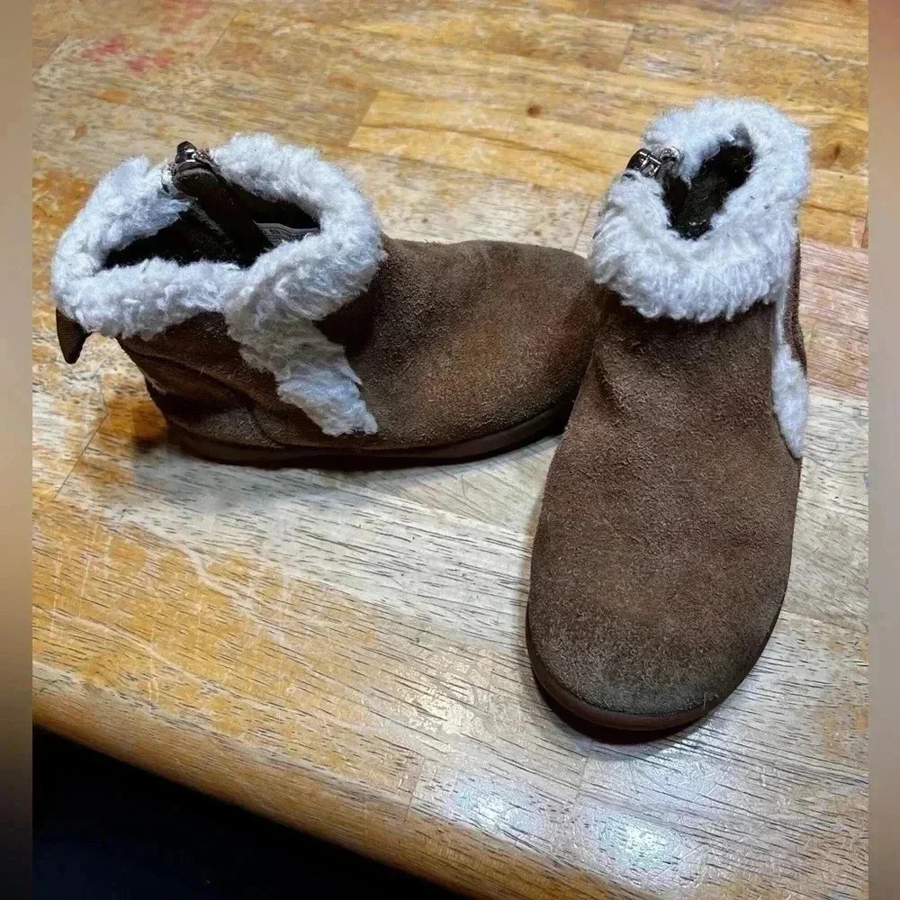 UGG Kids Suede Brown Toddler Size 8 Sheepskin Mallya Boots Great Used Condition